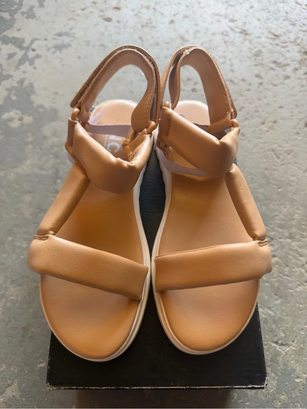 “New” INC DAKOTA Tan Padded Strap Sandals size2